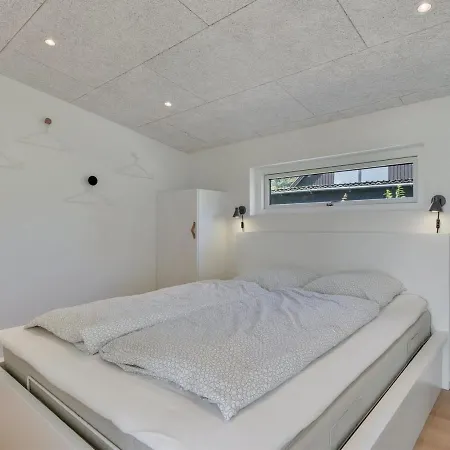 Holiday Sebbi - 90m From The Sea By Interhome *